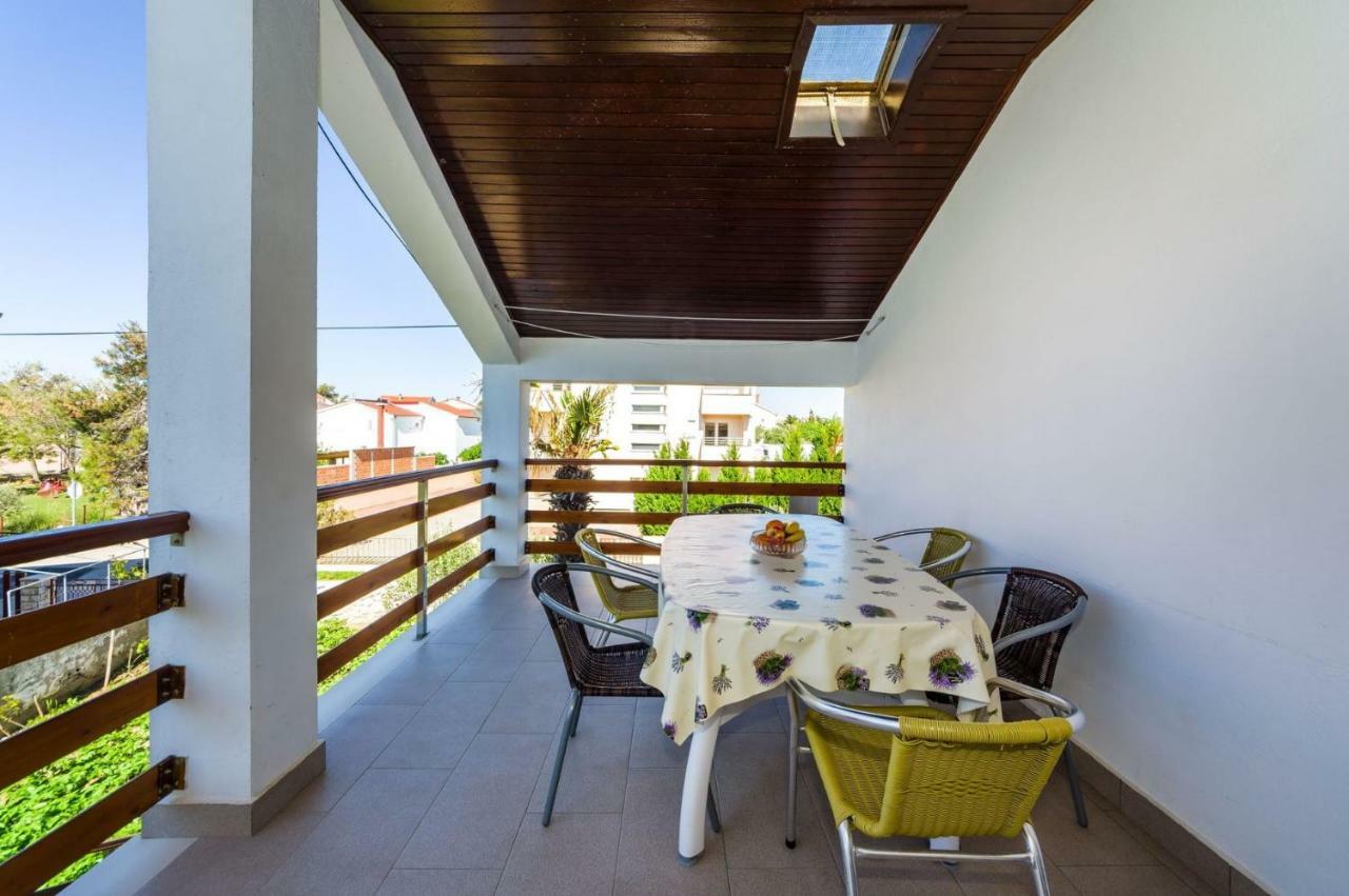 Apartment Matkos - With Garden And Terrace Nin Eksteriør bilde